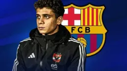 حمزة عبد الكريم يرتدي قميص برشلونة