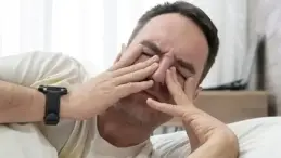 مريض يعاني من المياه الزرقاء أثناء النوم