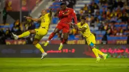 لحظة تسجيل هدف القادسية ضد الخليج