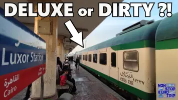 قطار مصري في محطة القاهرة