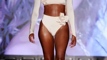 عرض أزياء في أسبوع باريس للهوت كوتور