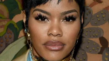 تيانا تايلور ترتدي مجوهرات مستوحاة من كنوز