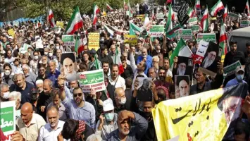 الشرطة الإيرانية تتعامل مع احتجاجات