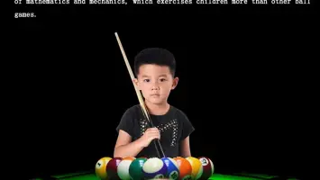 الطفل جود أوينز أثناء اللعب في البلياردو