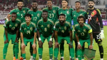 لقاء كرة قدم بين القادسية والهلال