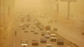 رياح نشطة وأمواج عالية في البحر