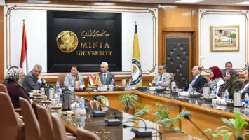 نائب وزير الصحة عبلة الألفي خلال زيارتها للمنيا