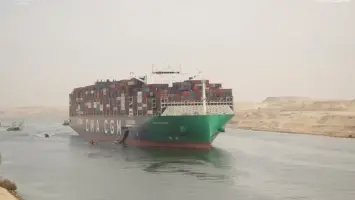 سفينة CMA CGM SEINE تعبر قناة السويس
