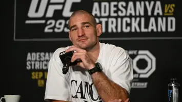 Alexander Volkanovski at a press conference