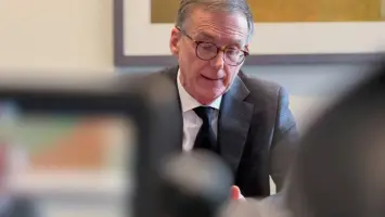 محافظ بنك كندا تيف ماكليم