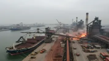 شحن خام الحديد في الموانئ الصينية