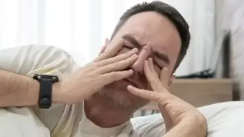 مريض يعاني من المياه الزرقاء أثناء النوم