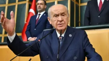 دولت بهشلي متحدثاً في البرلمان التركي