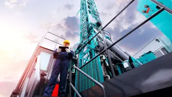 المهندس عبد الحفيظ رشاد محمد العليمي خلال مناقشة الدكتوراه