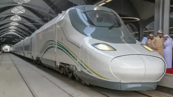 قطار الحرمين السريع في محطة
