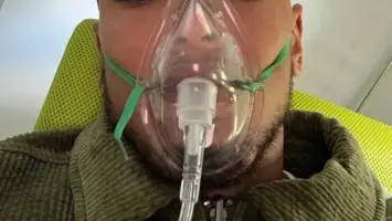 جود بيلينغهام يرتدي قناع الأكسجين بعد الإصابة