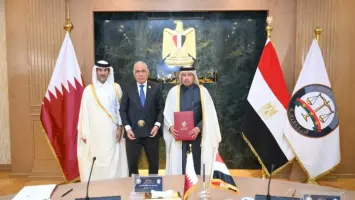 كامل الوزير خلال جولة تفقدية في مصنع