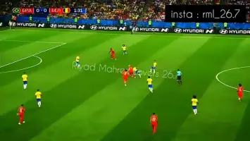 لاعبو فرق كرة القدم أثناء المباراة