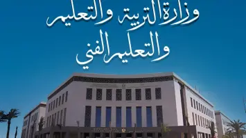 طلاب أثناء تقديم تظلماتهم على نتائج الامتحانات