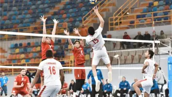 فريق النادي الأهلي لكرة القدم يحتفل بالفوز ببطولة