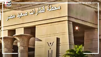 قطار مكيف على خط الصعيد في مصر