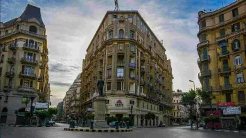 رئيس مصر عبد الفتاح السيسي أثناء توقيع القوانين الجديدة