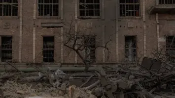 طاٸرة مسيرة تحلق فوق مدينة مستهدفة