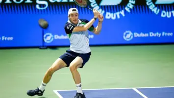 استاد ملعب التنس في دبي خلال البطولة