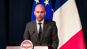 وزير الخارجية الفرنسي جان نويل بارو أثناء تصريح صحفي