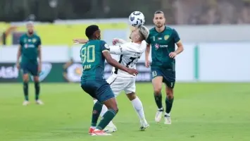 لقاء كروي بين الظفرة وخورفكان في الدوري الإماراتي