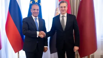 وزير الخارجية المصري يلتقي برئيس وزراء سلوفينيا لتعزيز العلاقات التجارية