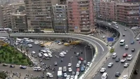 كثافات مرورية في شوارع القاهرة والجيزة