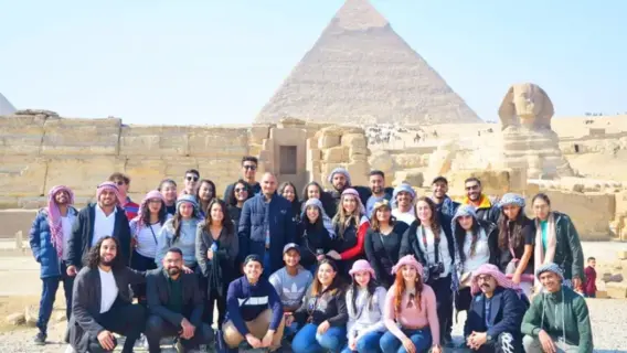 نائب وزير الخارجية الأمريكي كريستوفر لاندو في زيارة للأهرامات