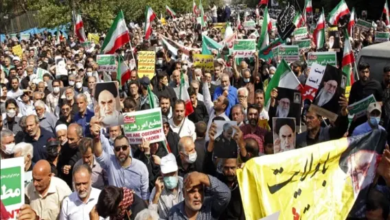 الشرطة الإيرانية تتعامل مع احتجاجات