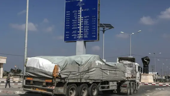 الهلال الأحمر يواصل خدماته الإنسانية في استقبال وتوديع الأشقاء