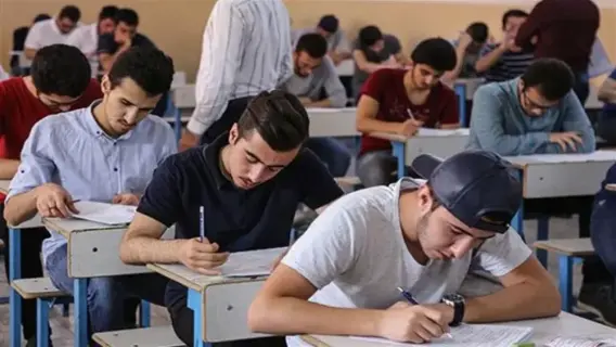 طلاب ينتظرون نتائج الصف الأول الثانوي 2026 في الجيزة