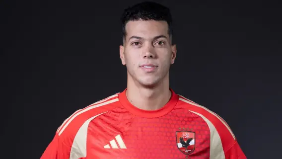 صورة للاعب إمام عاشور مع فريق الأهلي