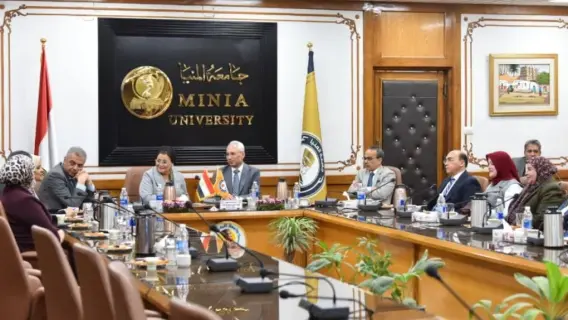 نائب وزير الصحة في اجتماع مع المسؤولين في المنيا