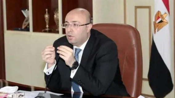 محافظ بني سويف يعلن عن مساعدات لسيدتين