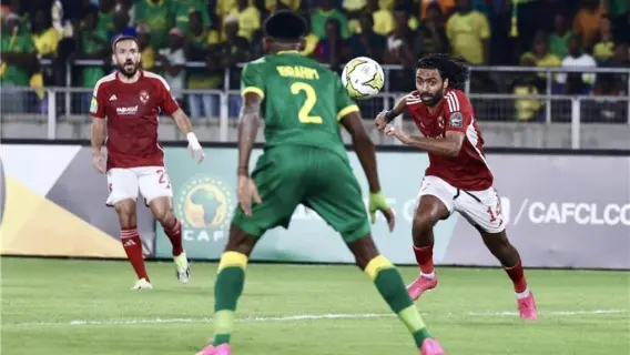 اجتماع فني لمباراة الأهلي ويانج أفريكانز في ملعب تنزانيا