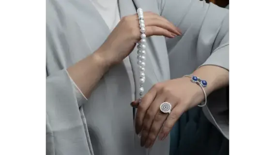 سبائك فضية في متجر مصري