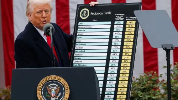 الرئيسة الفنزويلية ديلسي رودريغز توقع قانون النفط