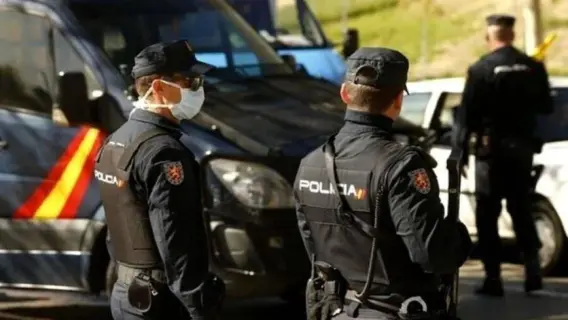 الشرطة الإسبانية خلال عملية اعتقال