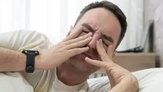 مريض يعاني من المياه الزرقاء أثناء النوم