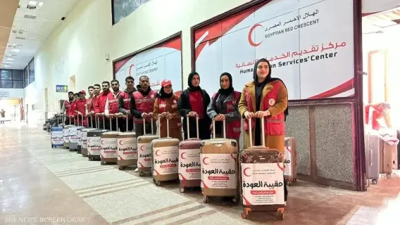 الهلال الأحمر يواصل خدماته الإنسانية في استقبال وتوديع الأشقاء