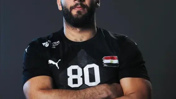 أحمد عادل لاعب كرة اليد مع فريقه فيزبريم