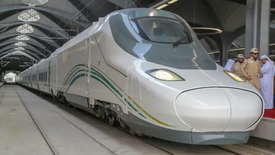 قطار الحرمين السريع في محطة