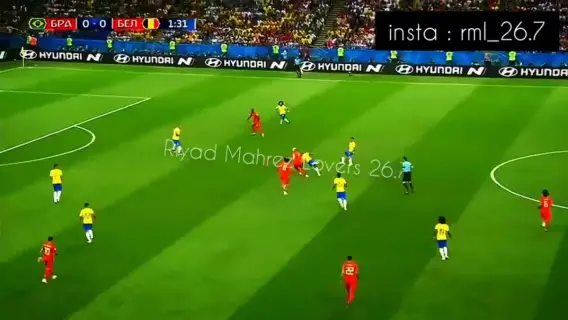 لاعبو فرق كرة القدم أثناء المباراة