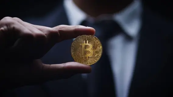 شاشة تعرض سعر البيتكوين المنخفض