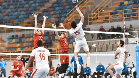 فريق النادي الأهلي لكرة القدم يحتفل بالفوز ببطولة